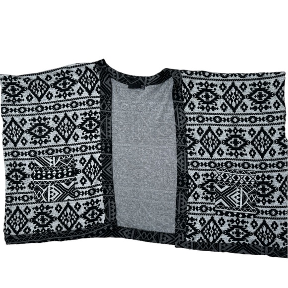 TRF by Zara Ruana Oversized Boho Southwestern Style Open Cloak Shawl Wrap Size M - Picture 2 of 12